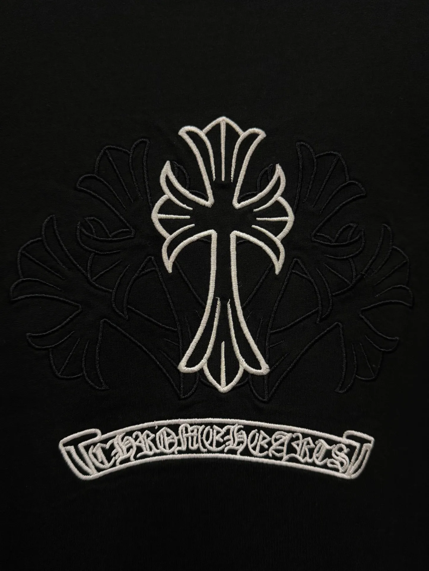 🅿️190 [High quality] Chrome hearts Chrome hearts 2025 new first release latest short-sleeved round neck T-shirt, high-end customization, avant-garde and fashionable design! The brand logo is applied to the front and back cuffs using 100,000 needle embroidery techniques. High-end customized 280g fabric. Soft to the touch. Comfortable to wear. Exquisite stitching. Fine workmanship. The upper body effect is incomparably handsome! Same style for men and women, color: white, black size: S to xL